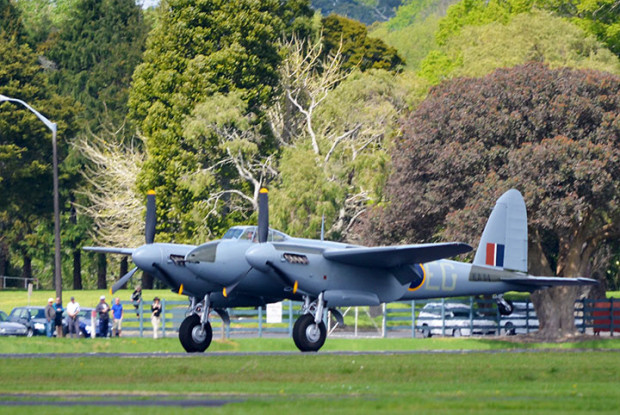 de Havilland Mosquito KA114 flies at Ardmore airshow 29 Sept 2012
