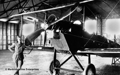 Airco DH6 with mechanic at Point Cook 1918