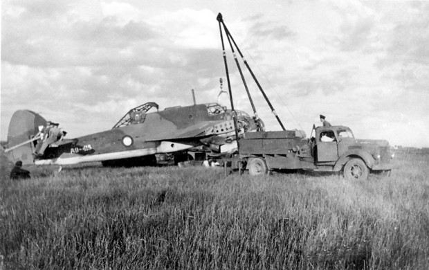 Bristol Beaufort A9-415 being recovered
