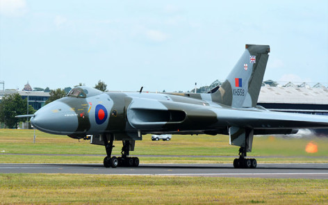 Avro vulcan at farnborough 2014    | warbirds online