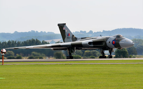 Avro vulcan at yeovilton 2014    | warbirds online