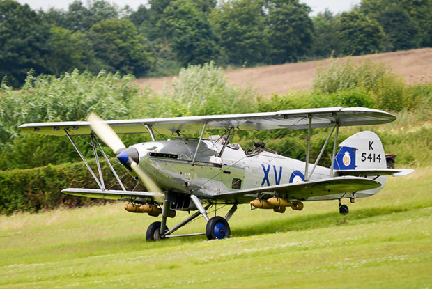 Hawker Hind K5414 landing at Shuttleworth