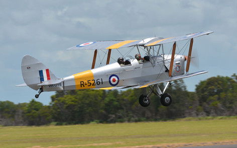 De Havilland DH 82A Tiger Moth takes off