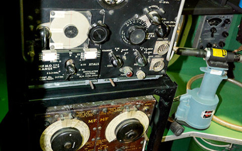 Lockheed Hudson A16-105 AWM restoration of wireless rack