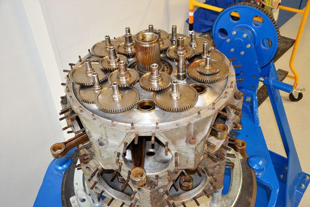 Bristol Hercules core assembly - top view of gear components