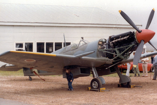 Supermarine spitfire hf mk. 9 rr232 at nowra nsw 1986    | warbirds online