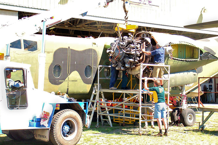 DHC4 Caribou A4-228 - fitting her engine