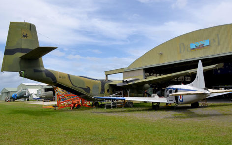 De havilland dh. 104 dove vh-dhi under the protective wing of caribou 228 at aahc qld    | warbirds online