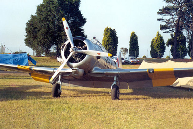 Cac wirraway ca-16 a20-652 cn 1104 vh-wir bicentenary of australia airshow richmond 1988    | warbirds online