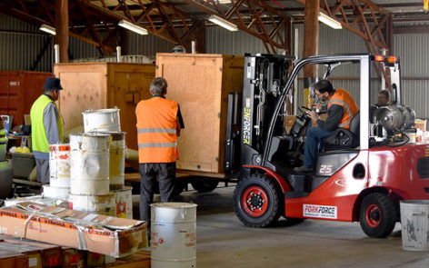 Aahc qld volunteers loading spare kiowa parts onto trailer    | warbirds online