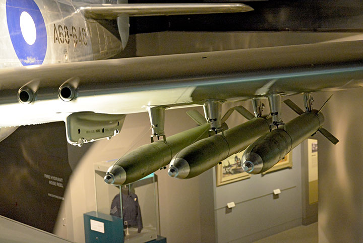 AWM Mustang A68-648 rockets