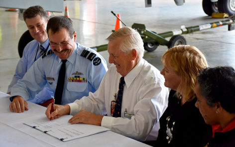 Chief of air force air marshal leo davies ao csc, hars president bob de la hunty, mayor of shoalhaven amanda findley and indigenous elder aunty lindy lawler    | warbirds online