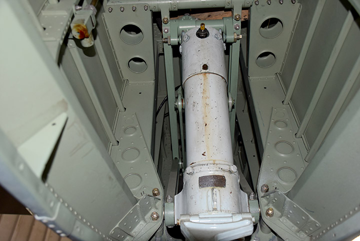 Beaufort A9-141 rear landing gear assembly